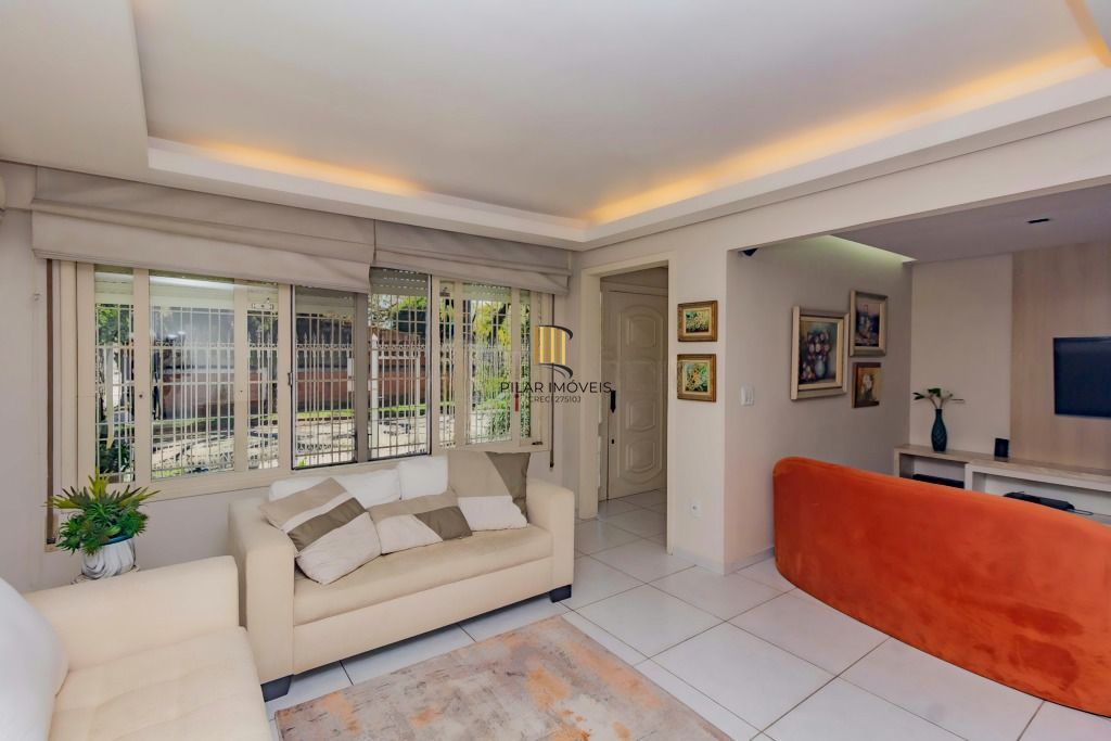 Casa 3 dormitórios, 2 suítes, piscina