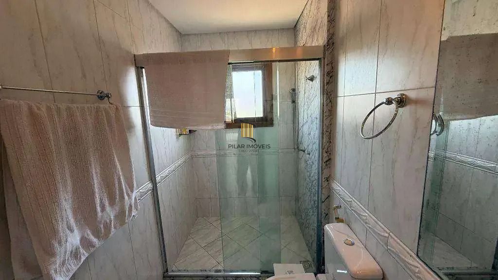 Cobertura com 4 dormitórios, 2 suítes, lavabo e 3 vagas de garagem.