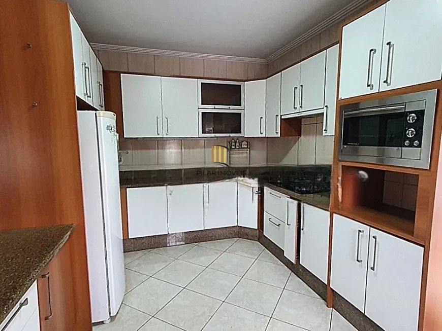 Sobrado com 3 suítes, pátio com piscina e salão de festas