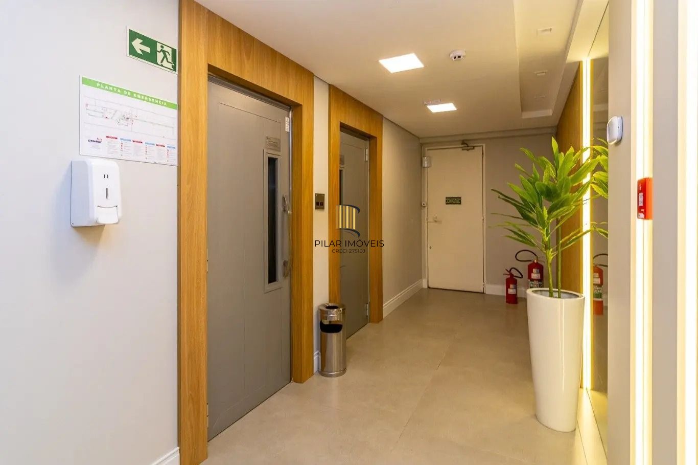 Sala a com 40m² privativos vaga e elevador, na Rua Barão do Gravataí, Menino Deus - Porto Alegre.