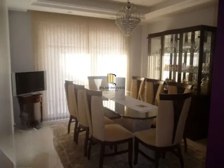 Casa térrea com 3 dormitórios, suíte e 3 vagas.