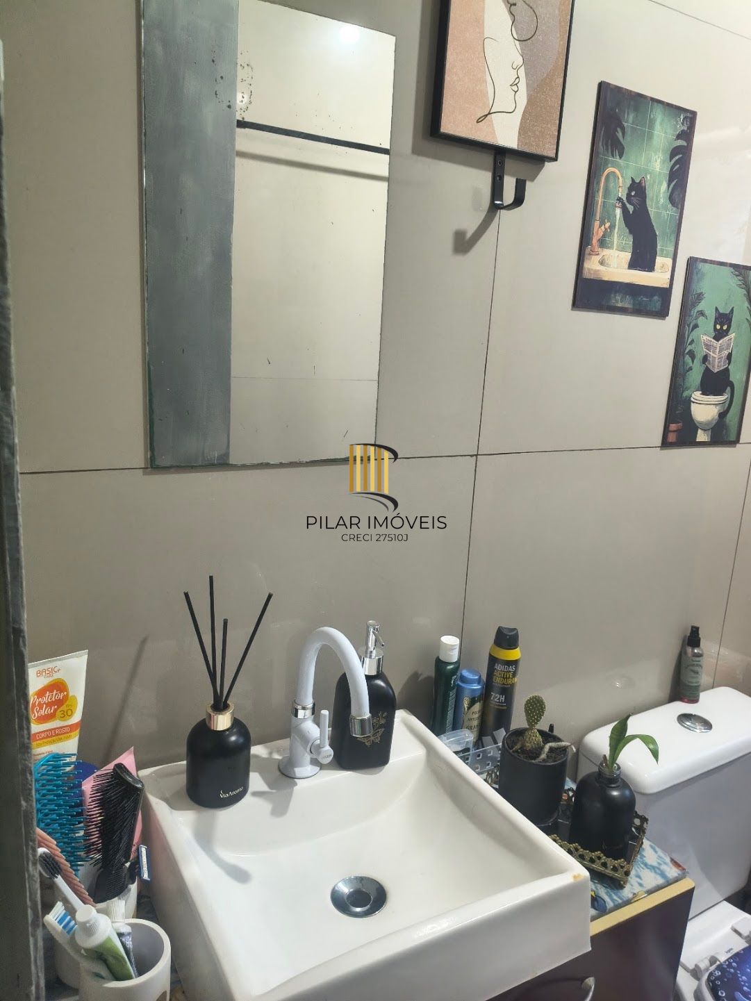 Casa de alvenaria com 3 dormitorios, e churrasquiera.  Jardim Carvalho