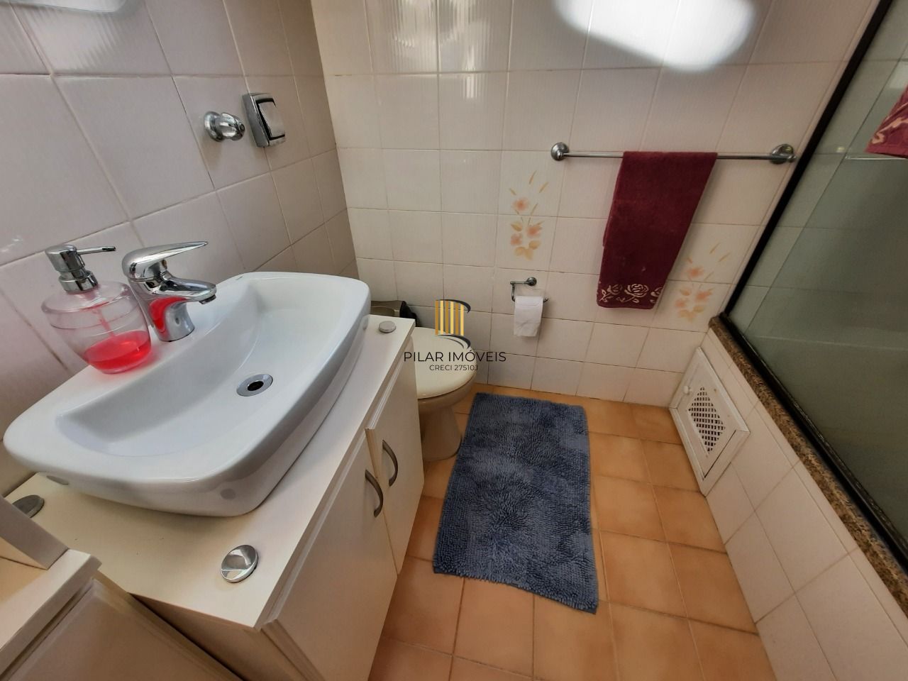 Cobertura com 3 dormitórios, suíte, piscina e churrasqueira.