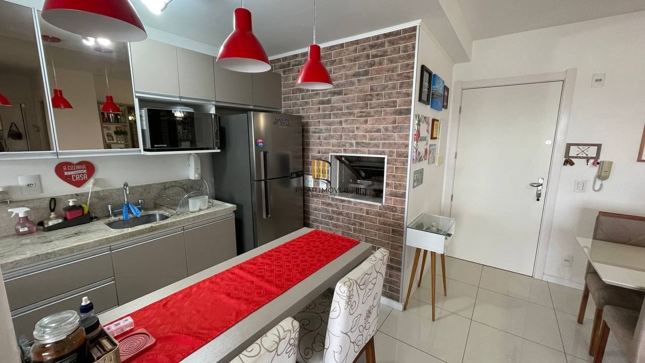 Apartamento de 2 Dormitórios, suíte, churrasqueira e 2 vagas.
