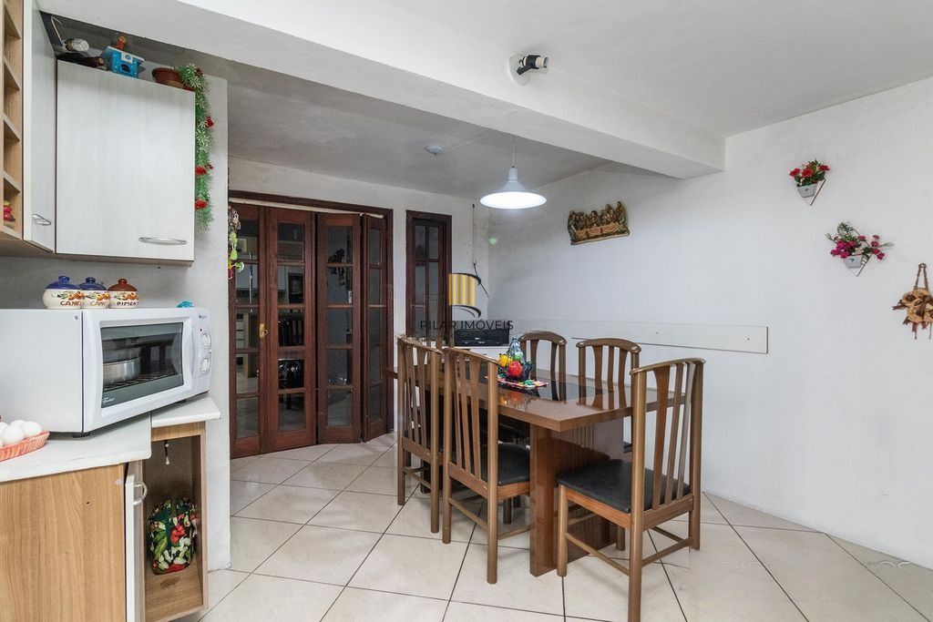 Casa com 3 dormitórios e suíte no Jardim Botânico, POA