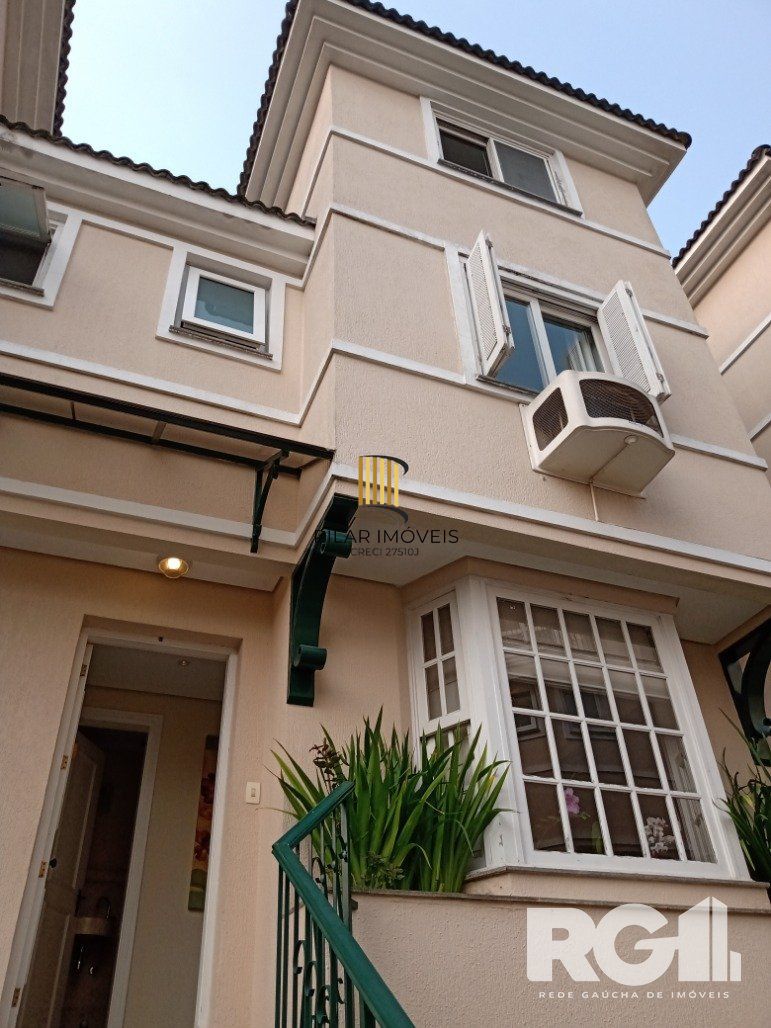 Casa de Condomínio 4 dormitórios no bairro Chácara das Pedras