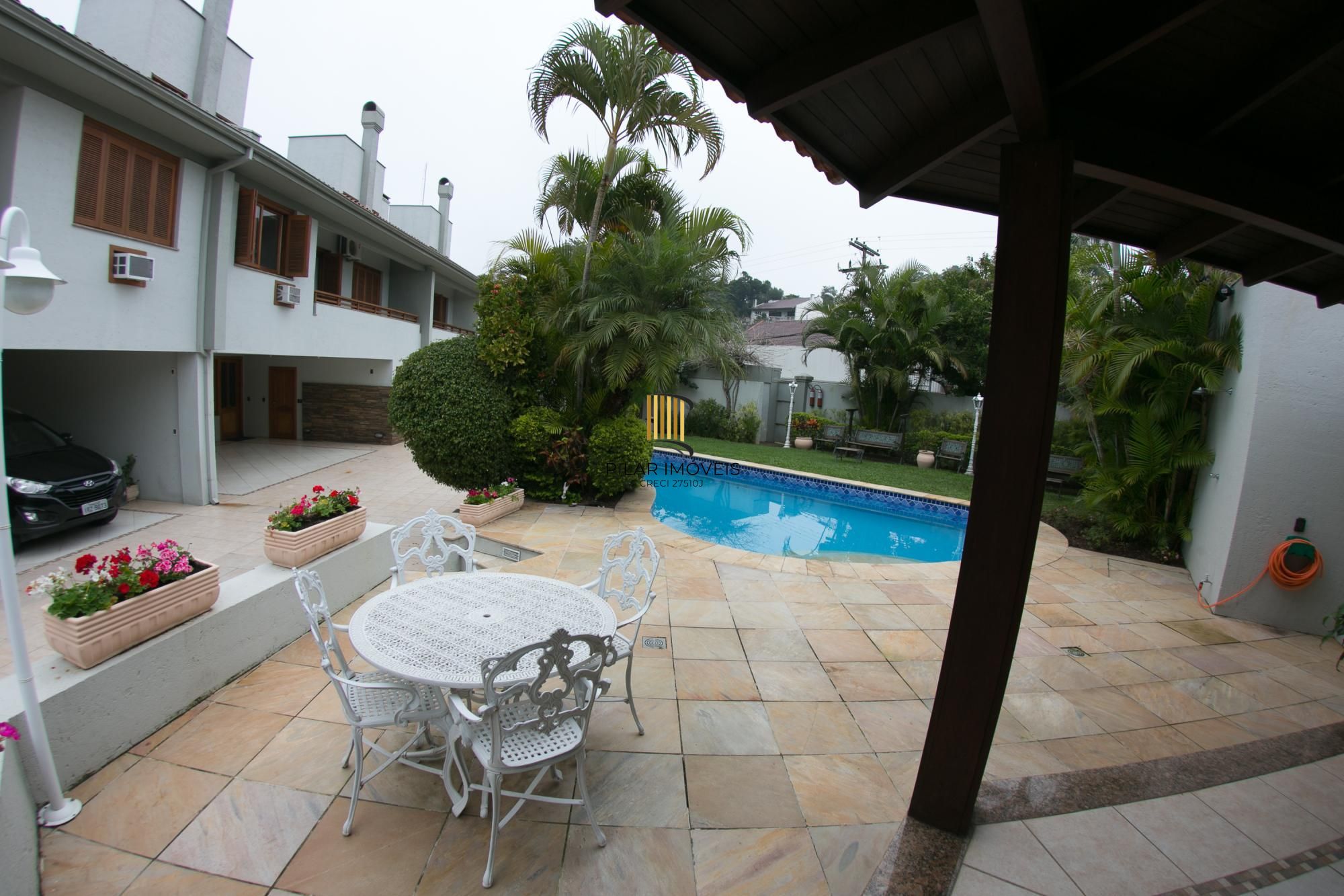 Casa de Condomínio 6 dormitórios no bairro Três Figueiras