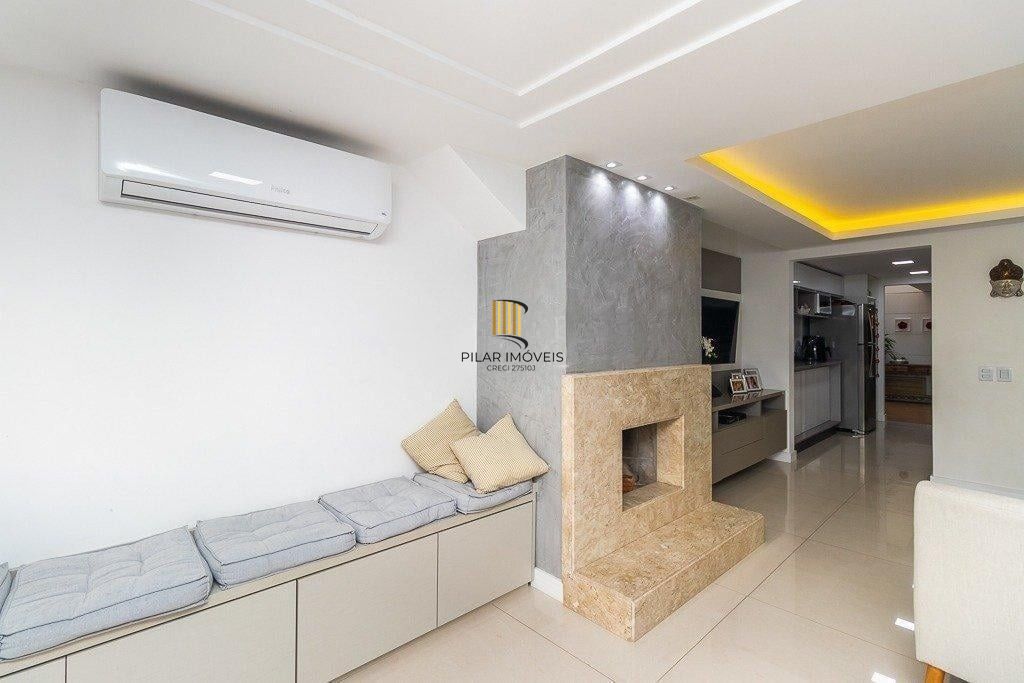 Casa em condomínio com 4 quartos, 2 suítes e 2 vagas à - Jardim Sabara