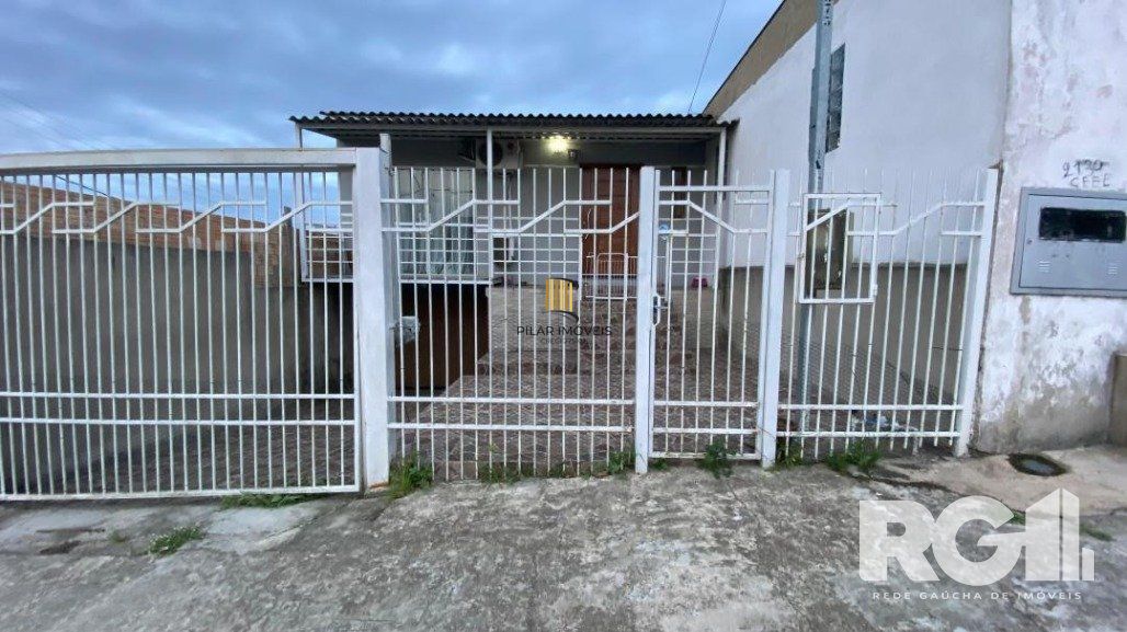 Casa 2 dormitórios no bairro Mário Quintana