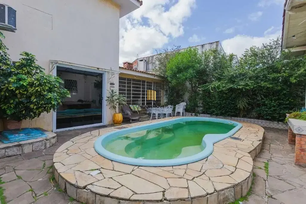 Casa ampla com piscina e edícula no Jardim Lindóia