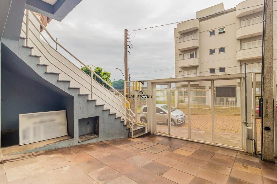 Casa com 3 dormitórios, suíte, lavabo e amplo pátio. - Pilar Imóveis