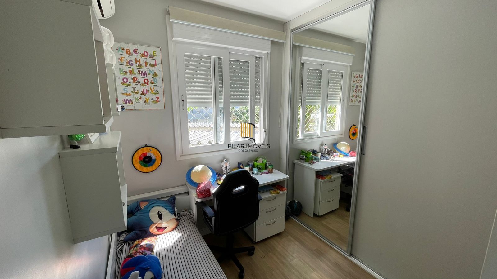 Apartamento mobiliado com sacada e churrasqueira