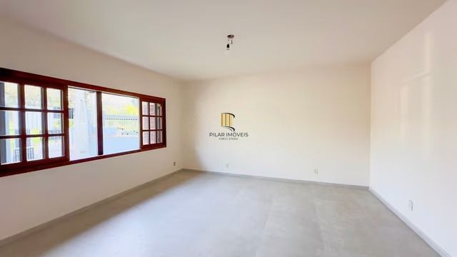 Casa térrea com 3 dormitórios, piscina, espaço gourmet com churrasqueira.