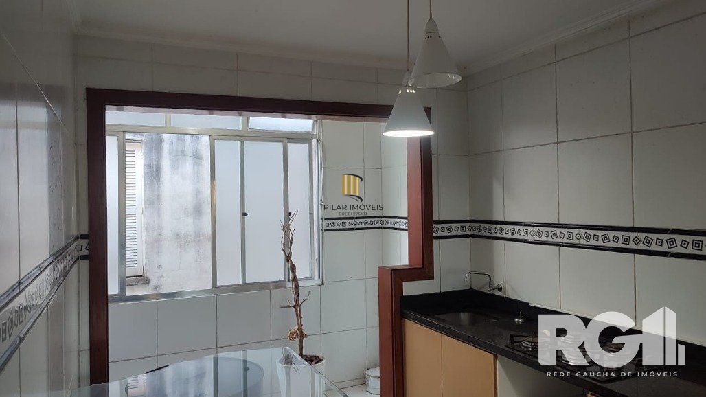 Apartamento a venda com 3 dormitórios, com sacada, de frente. Rua 24 de Outubro Auxiliadora.