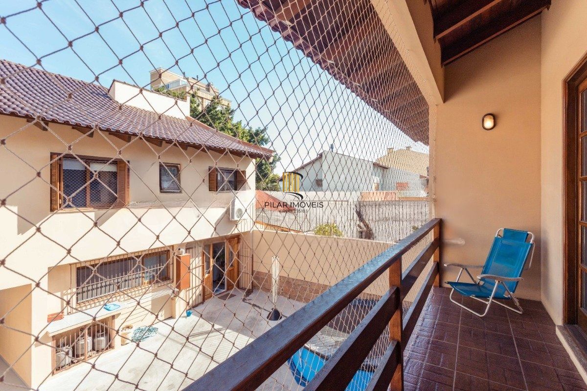 Casa semi-mobiliada com 3 suítes e amplo salão de festas no Cristo Redentor