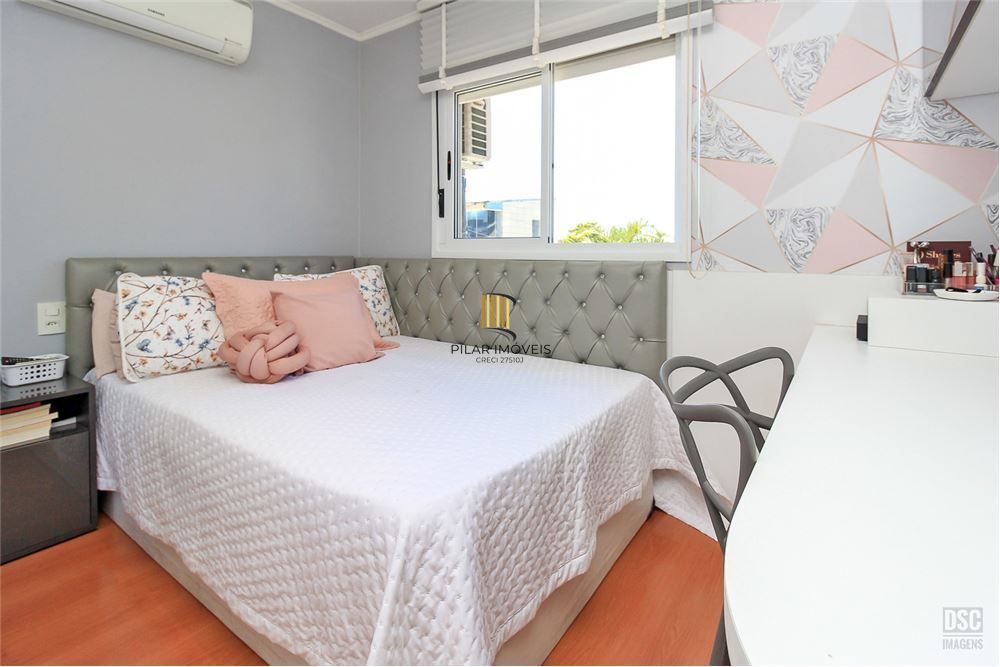 Casa em condomínio com 3 dormitórios e pátio – São Sebastião