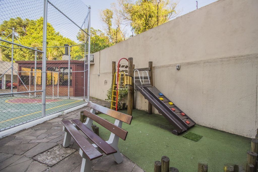 Apartamento com sacada e churrasqueira com 2 quartos e 52m²  privativos no Bairro Sarandi, Porto Alegre.