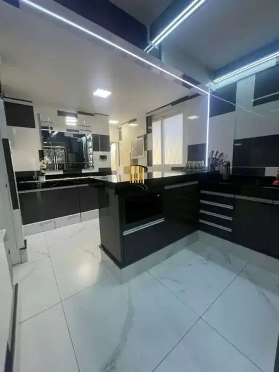 Casa térrea com 2 suítes com amplo pátio,