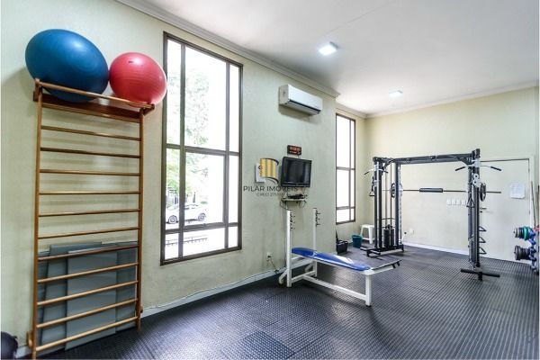 Apartamento reformado 3 dormitórios com vista aberta no Mont Serrat