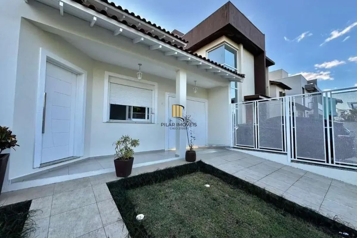 Casa em condomínio com 2 dormitórios, suíte e 2 vagas