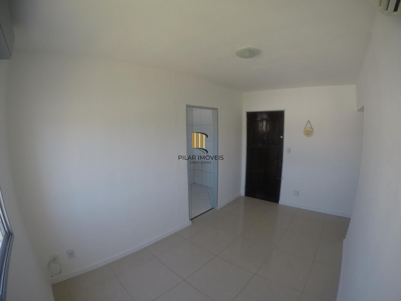 Apartamento com 2 dormitórios totalmente reformado com 2 vagas rotativas.