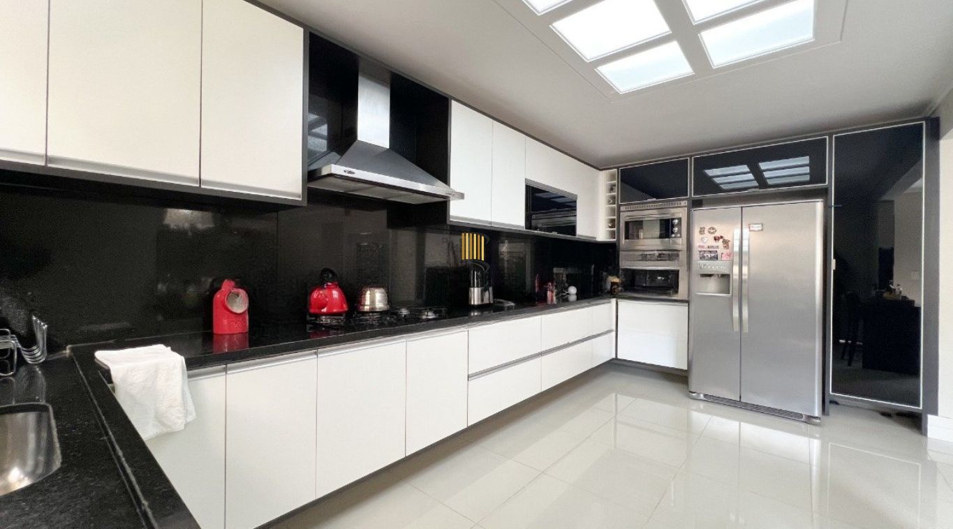 Casa com 3 quartos, 3 suítes á 700m do Iguatemi bairro Passo da Areia!