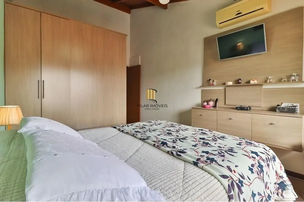 Casa térrea com 2 dormitórios, lavabo, espaço gourmet e 2 vagas.