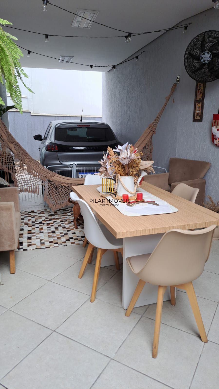 Casa Reformada em Condomínio com Suíte e Espaço Versátil