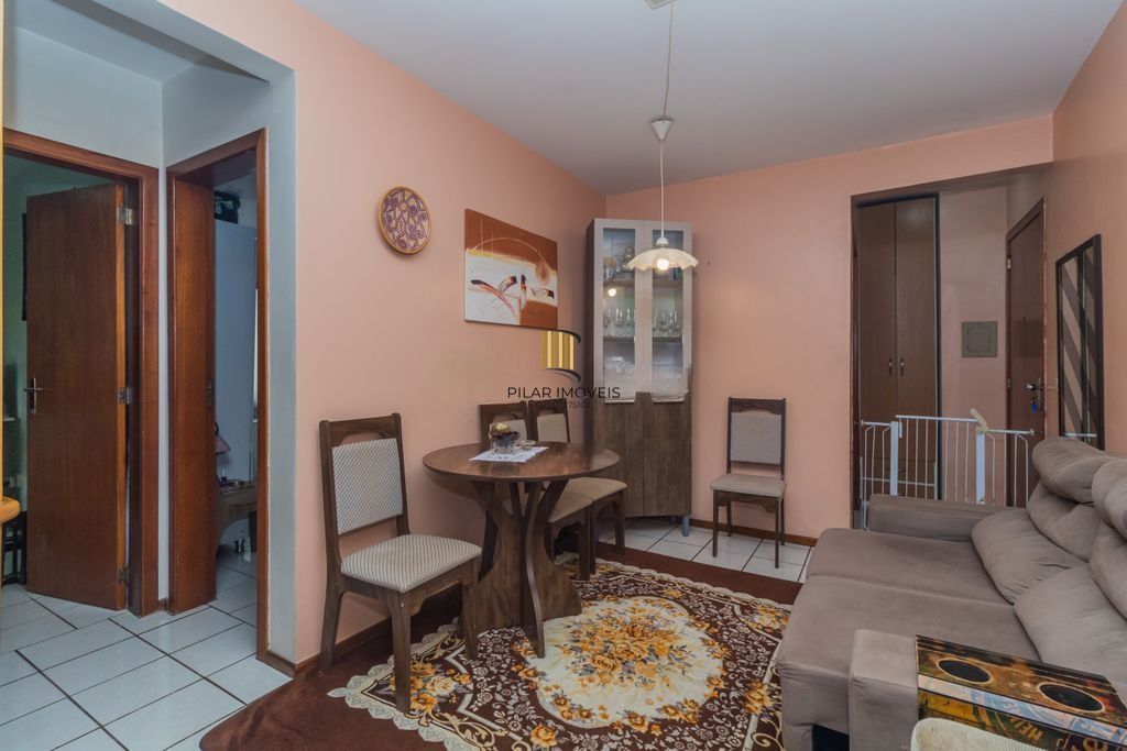 Apartamento iluminado com 2 dormitórios e vaga escriturada