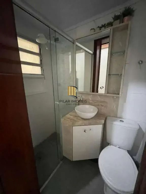 Casa térrea com 2 suítes com amplo pátio,