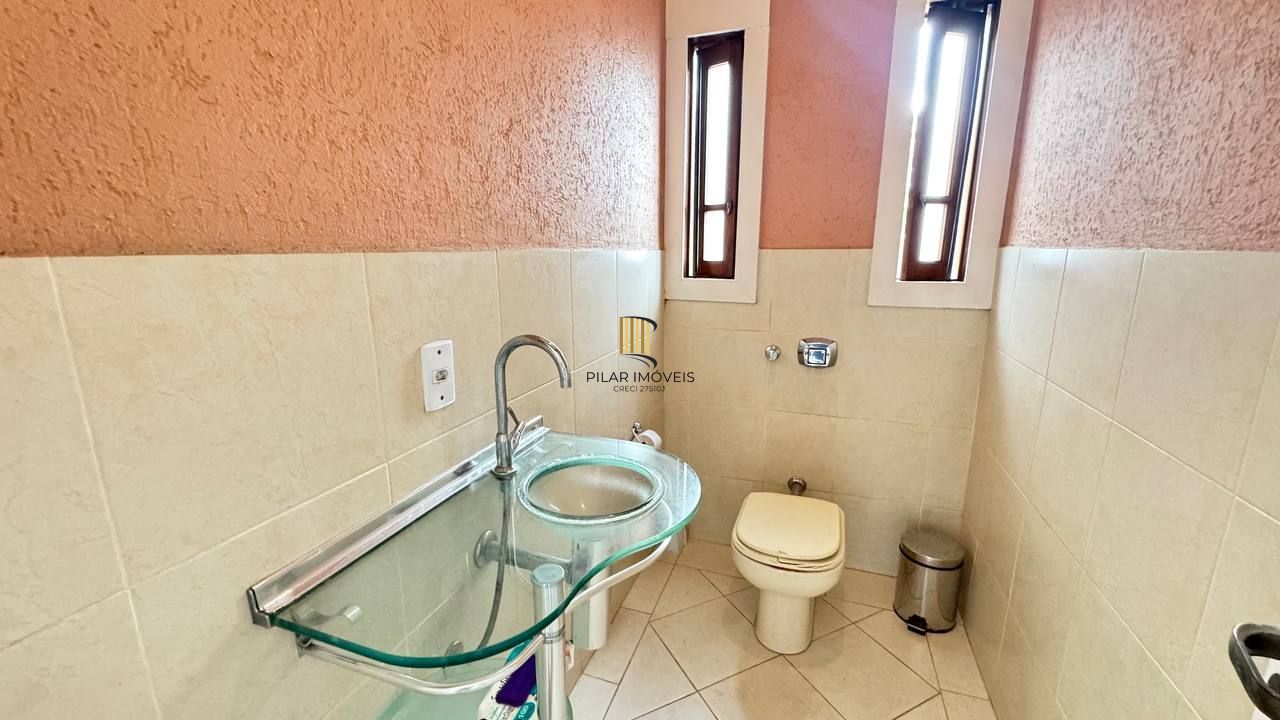 Casa 5 dormitórios no bairro Vila Nova