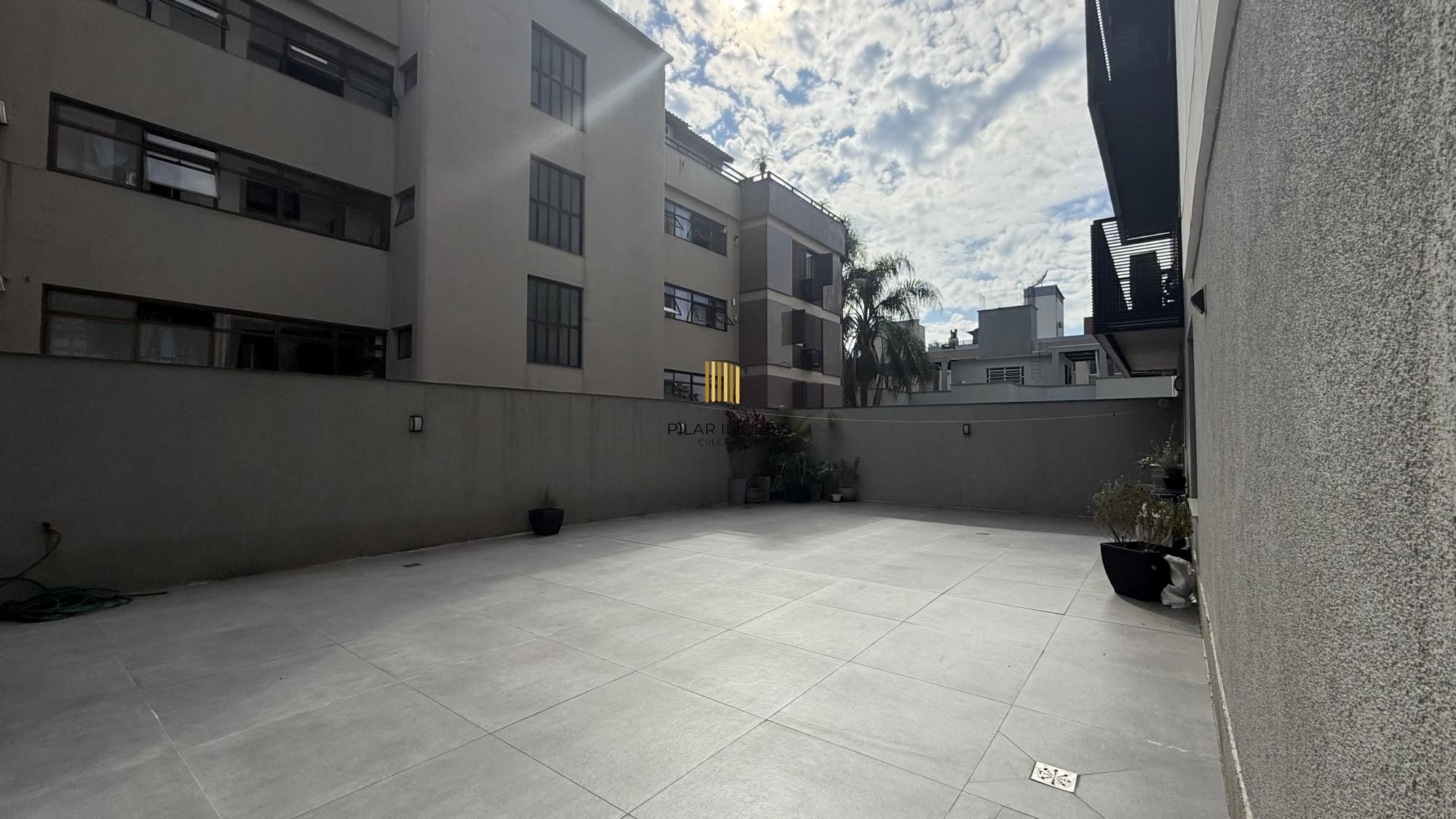 Apartamento Garden 2 suítes, 182m², 2 vagas - bairro Petrópolis