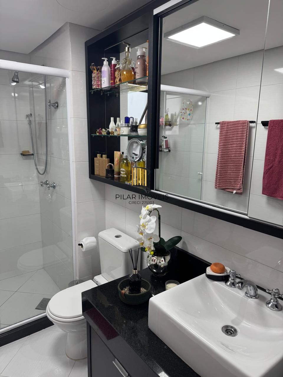 Semi-mobiliado, 3 dormitórios, 2 vagas lado a lado - Jardim Planalto