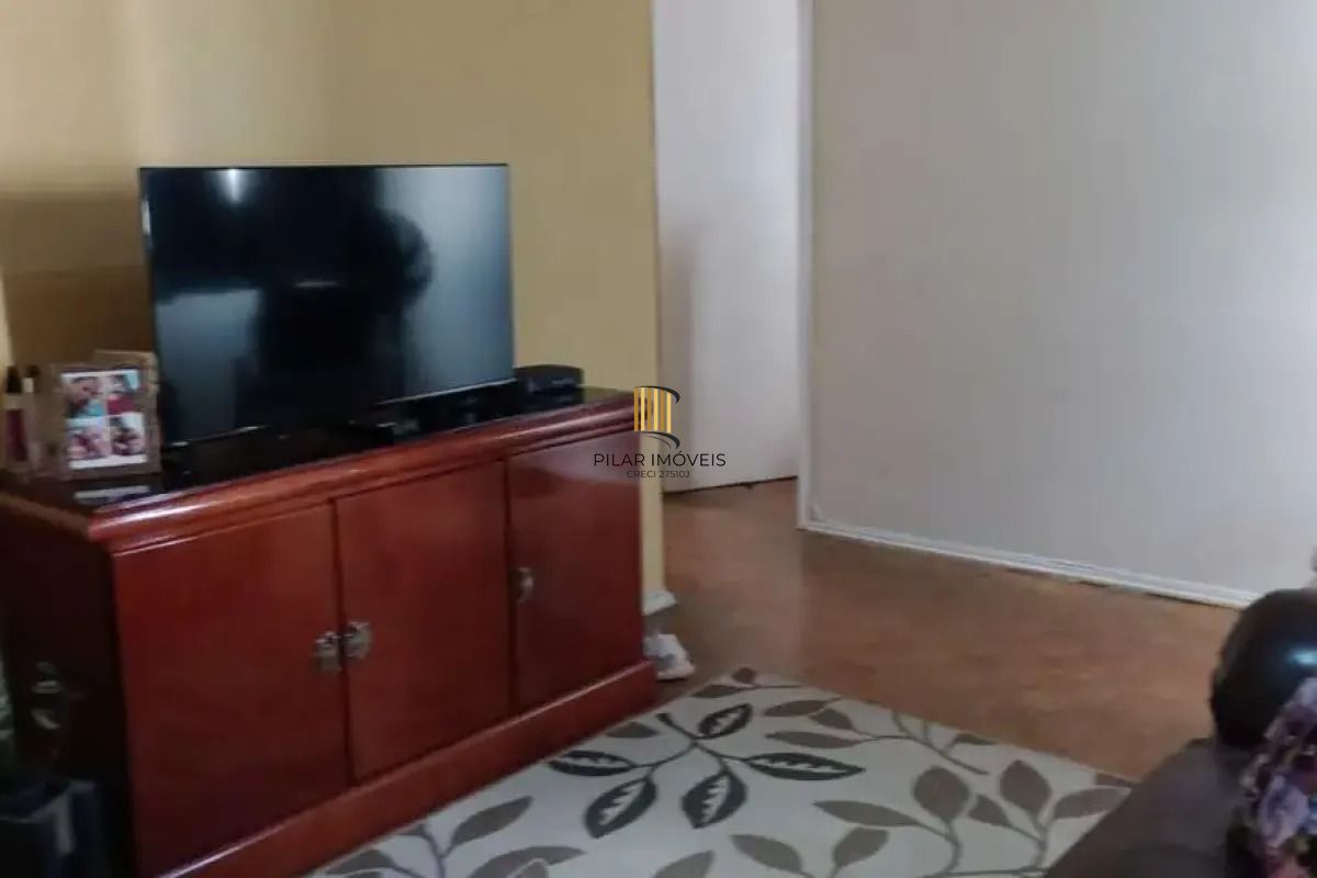 Apartamento com 2 dormitórios semimobiliado.