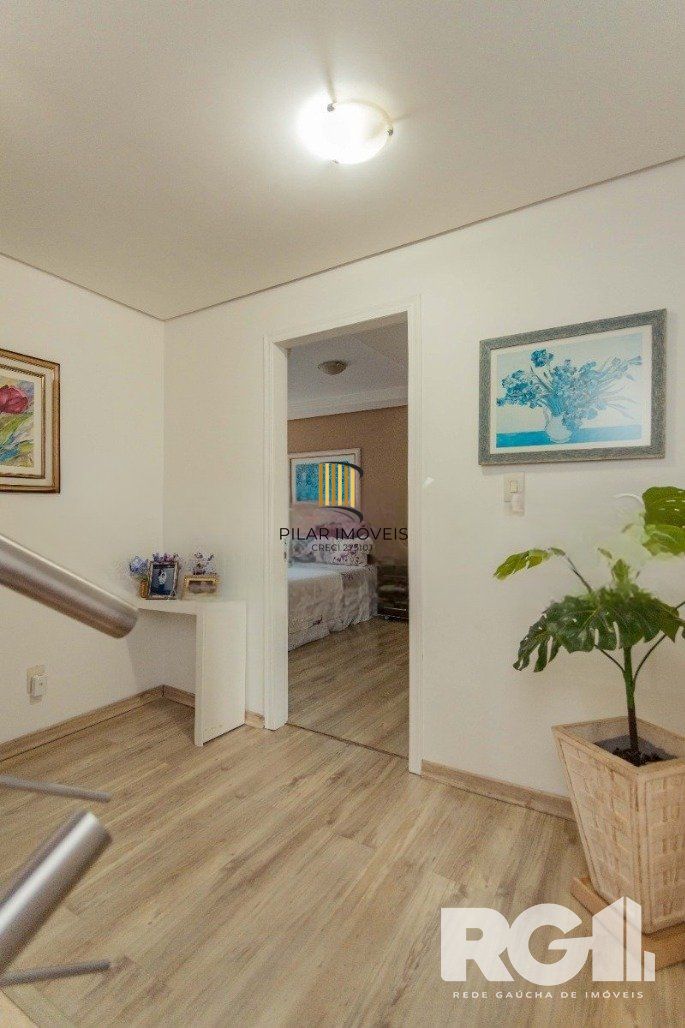 Casa de Condomínio 5 dormitórios no bairro Sarandi