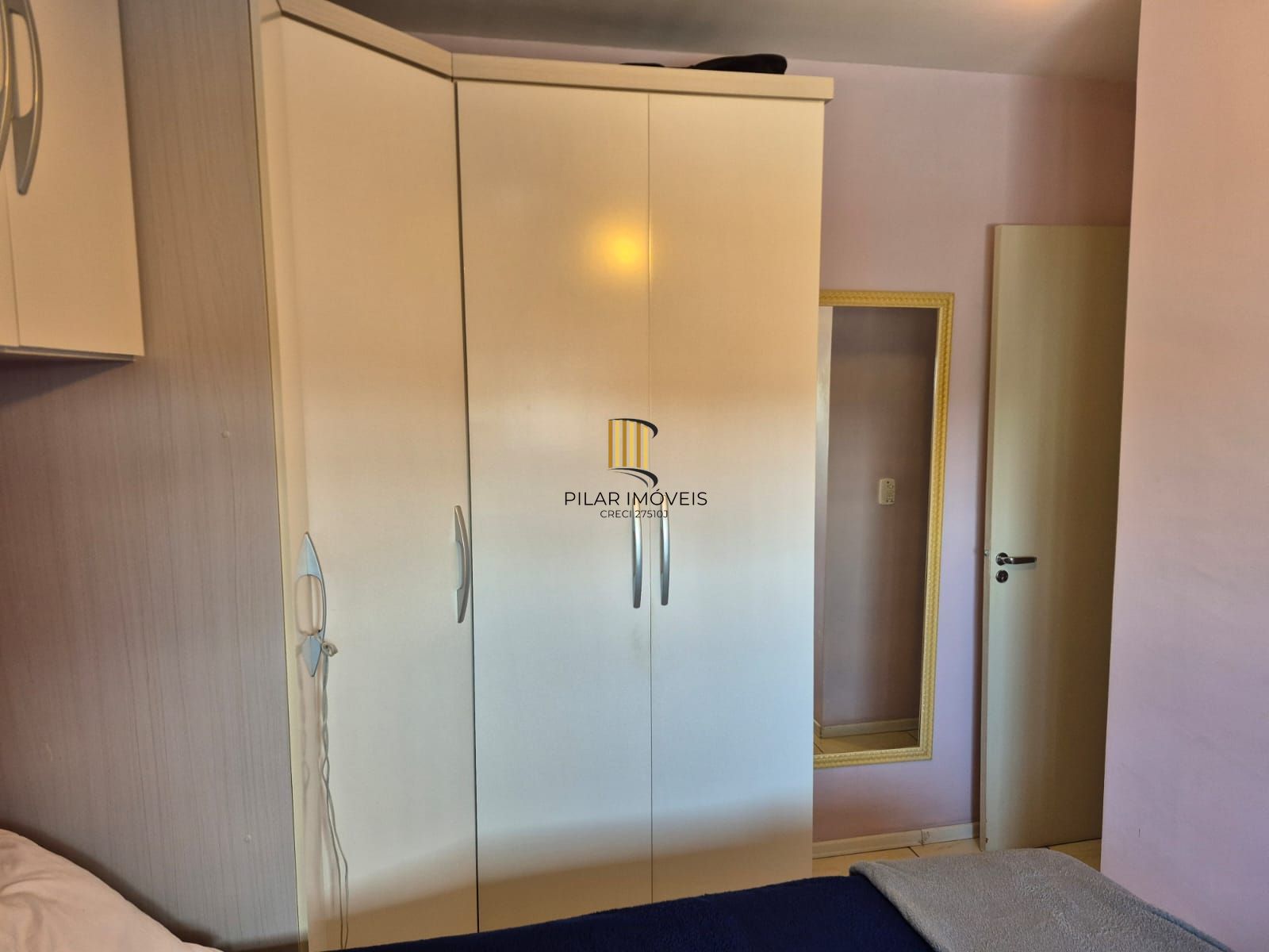 Apartamento mobiliado com 2 dormitórios e vaga de garagem