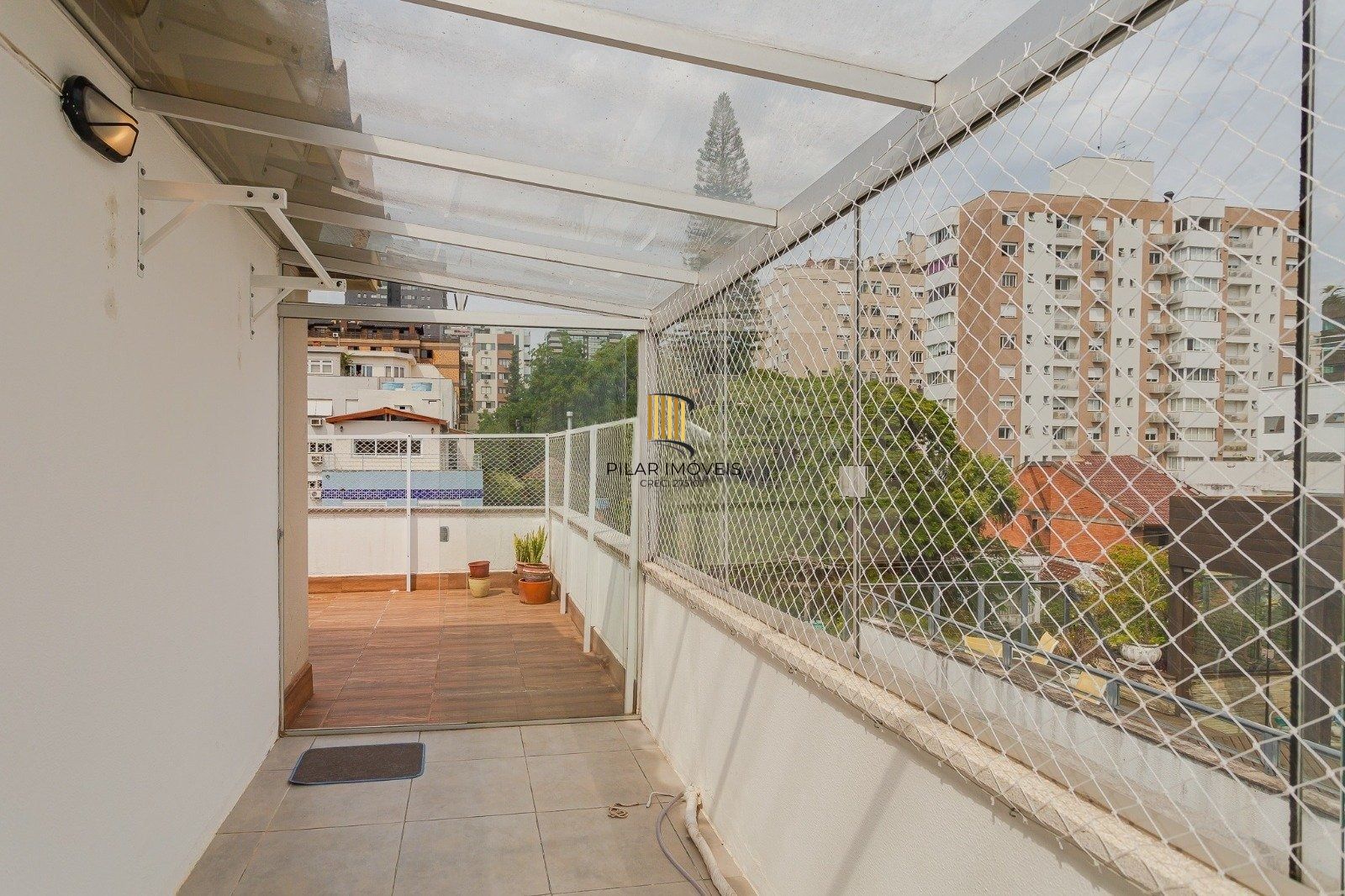 Cobertura com 2 dormitórios, sacada com vista definitiva