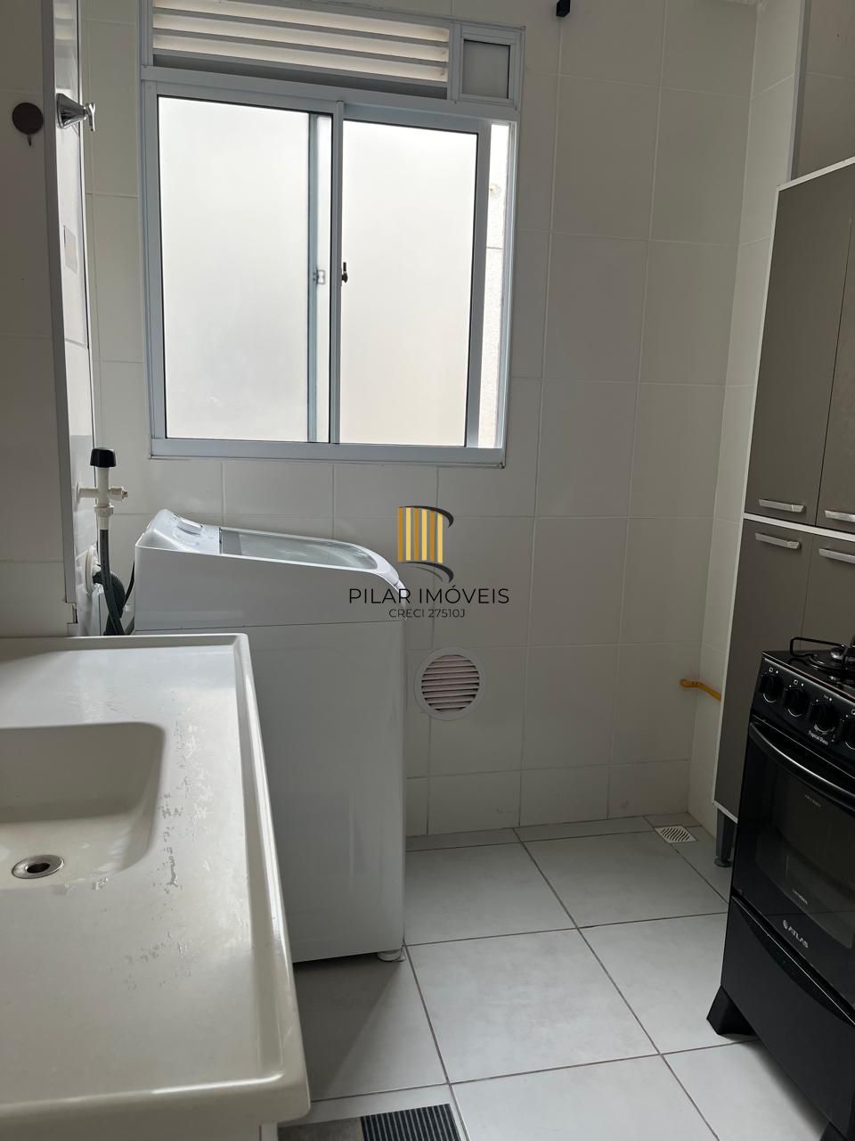 Apartamento com 2 dormitórios e vaga na Protásio Alves