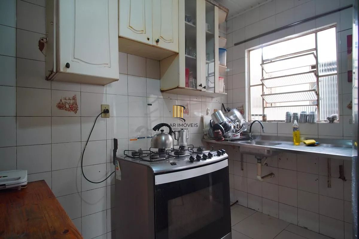 Casa Térrea com 5 dormitórios, Amplo Terreno de 300m² - Bairro Santa Rosa