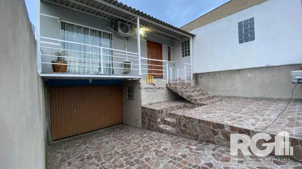 Casa 2 dormitórios no bairro Mário Quintana