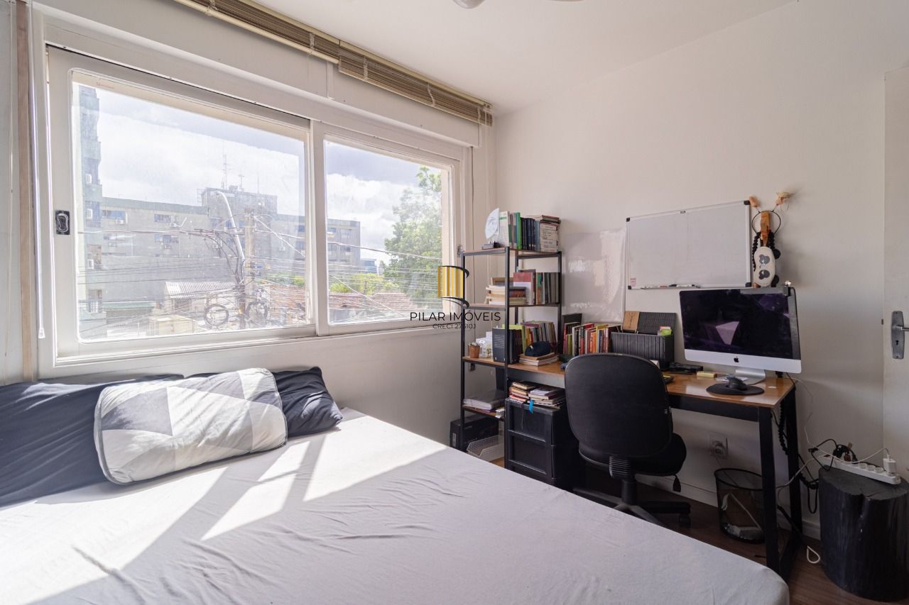 Apartamento de 2 dormitórios, transformado em 1, totalmente reformado.