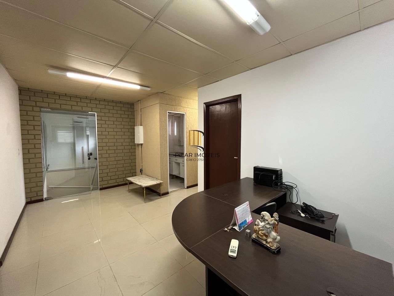 Prédio Comercial à venda com 5 salas, 400m², 6 vagas, Rua Laudelino Freire no bairro Sarandi em Porto Alegre