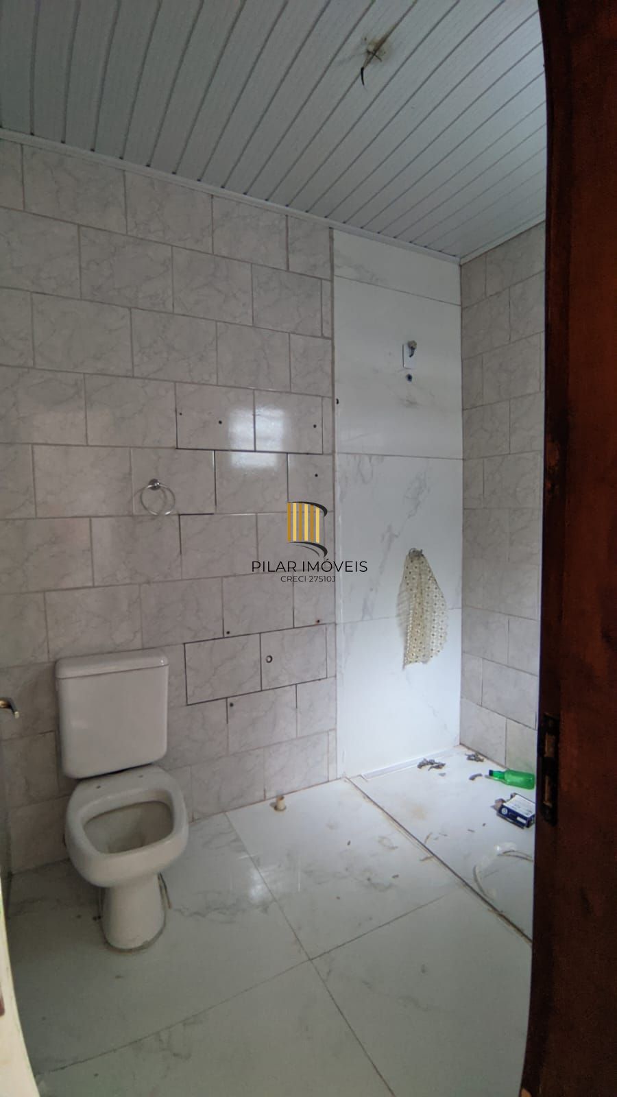 Casa à venda em Porto Alegre, Localizada na Avenida Vinte e Um de Abril, no bairro Sarandi
