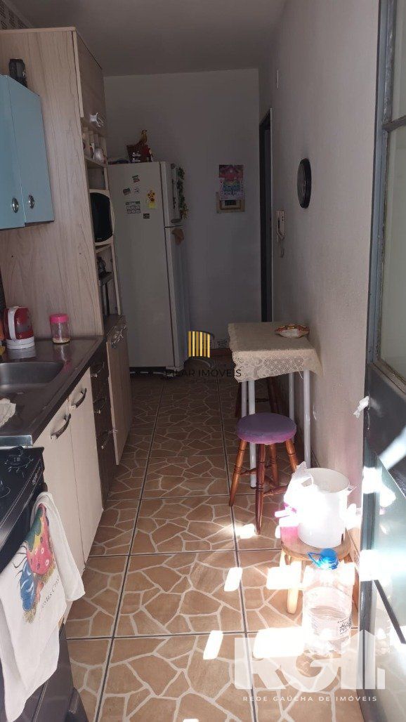 Apartamento com sacada 2 dorm na Avenida Engenheiro Francisco Rodolfo Simch - Sarandi