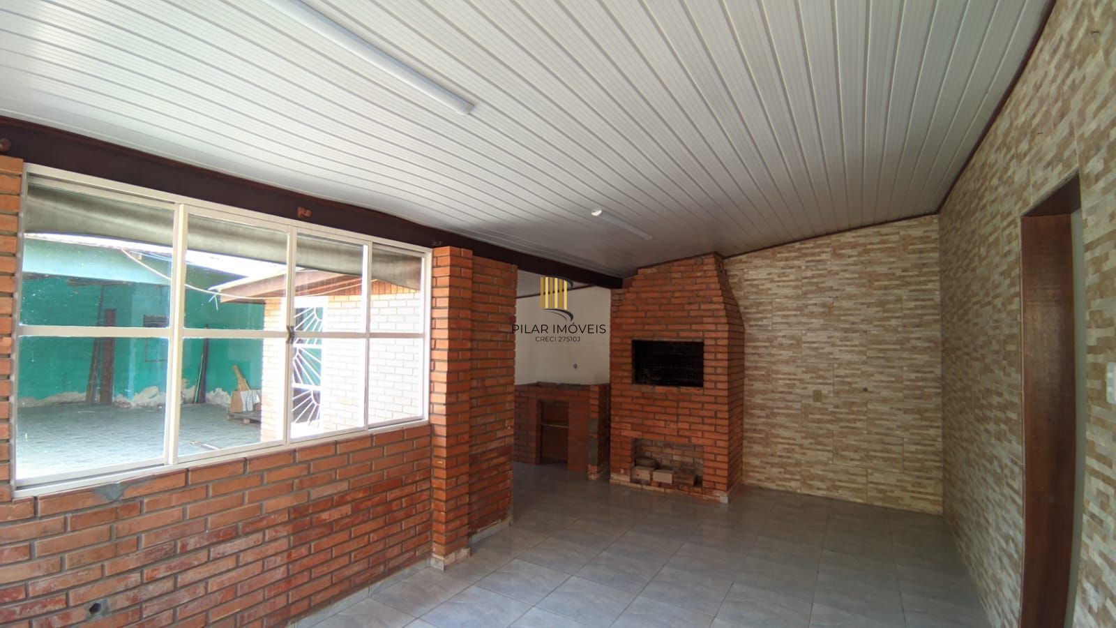 Casa à venda em Porto Alegre, Localizada na Avenida Vinte e Um de Abril, no bairro Sarandi