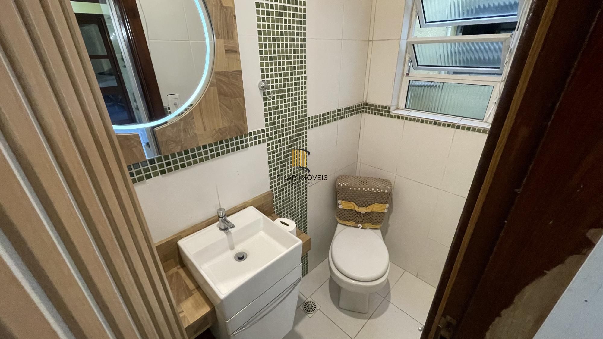 Casa térrea com 2 suítes com amplo pátio,