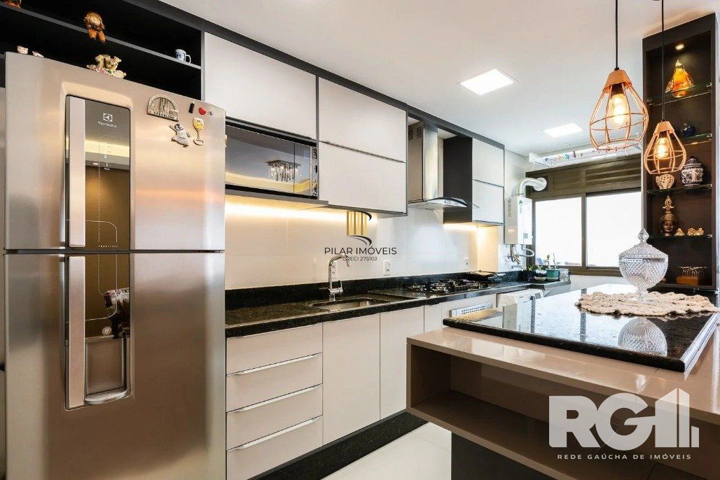 Apartamento de 3 dormitórios com suíte e churrasqueira, lavabo e 2 vagas de garagem.