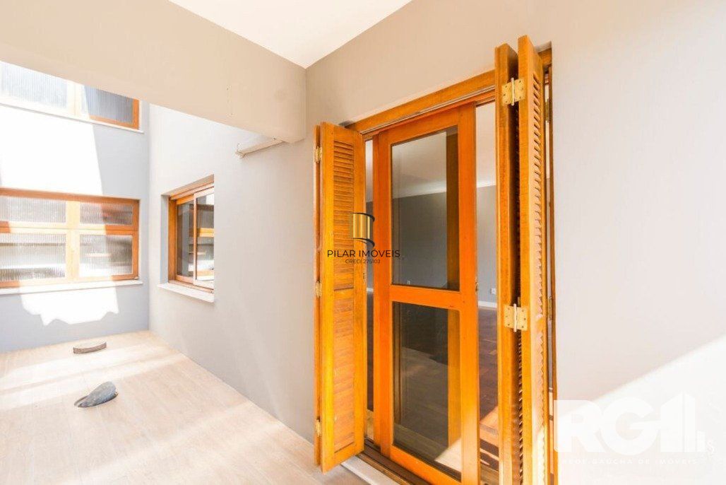 Casa com piscina, 3 dormitórios, 258m² privativos, no Jardim Itu.