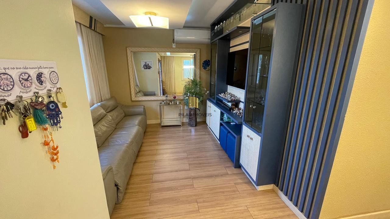 Casa térrea com 2 suítes com amplo pátio,