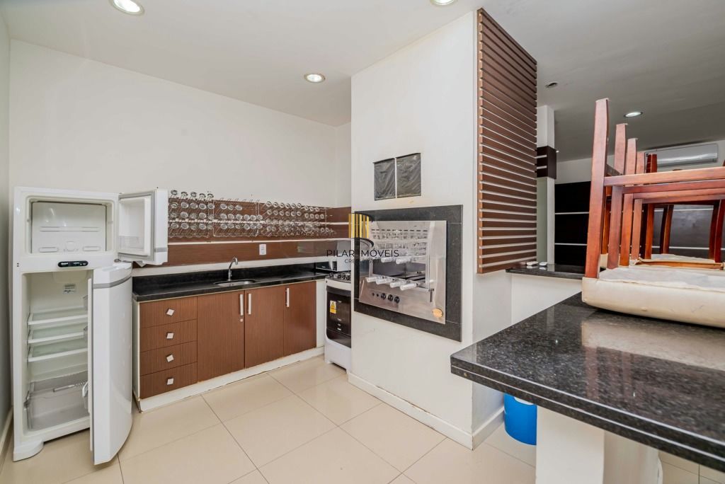 Apartamento semi-mobiliado com suíte e infraestrutura completa